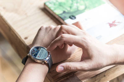 转转手腕就能拍照，PRINCO Watch开创智能穿戴新玩法